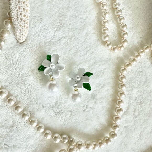 No Brand Jewelry - White orange blossom flower with pearl dangle earrings